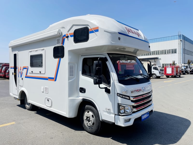 上汽跃进S100旅居式C型房车