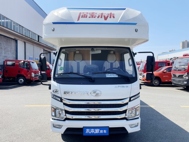 上汽跃进S100旅居式C型房车正前方