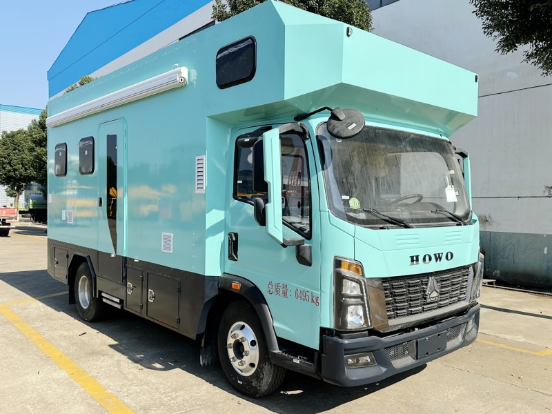 重汽豪沃C型自动挡房车