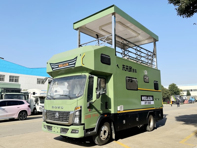 重汽豪沃升降顶房车