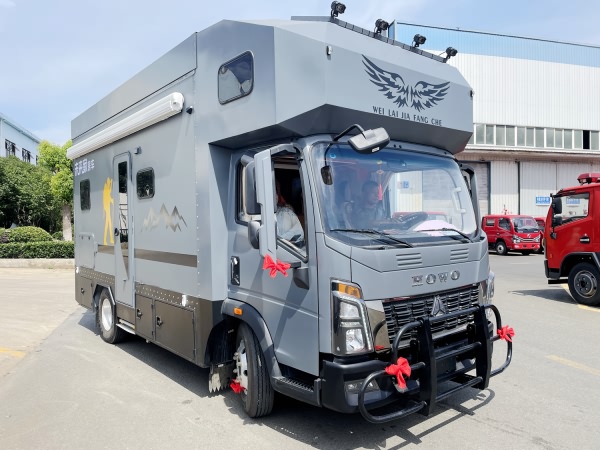 适合退休父母的房车！未来家房车工厂推出的重汽豪沃房车设计太贴心了