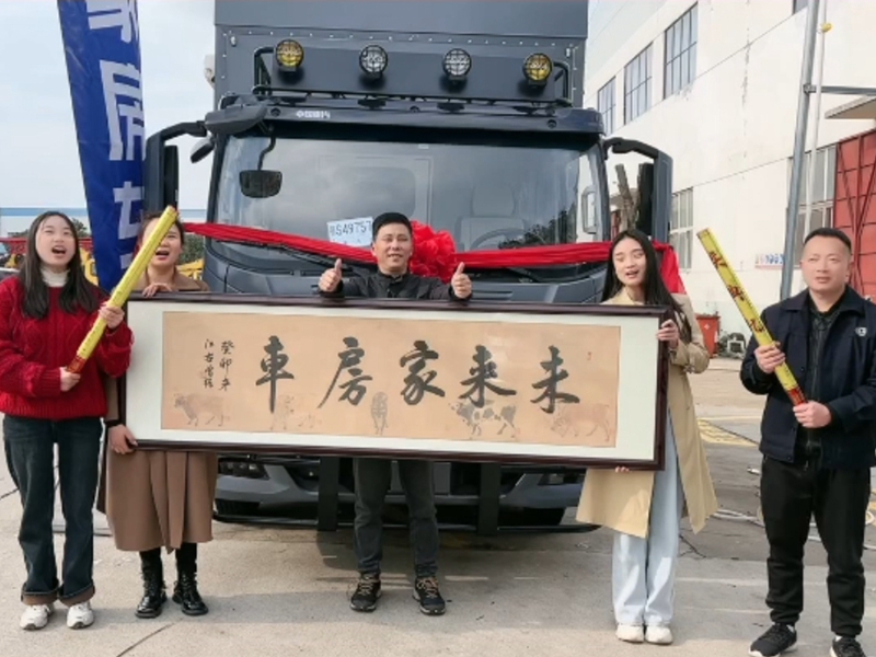 重汽豪沃统帅房车交付案例