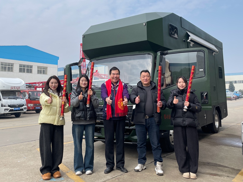 豪沃升顶侧拓展防爆漆房车交付案例